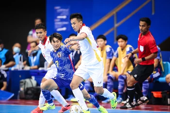 Đội tuyển futsal Việt Nam nỗ lực trước đối thủ mạnh. (Ảnh: AFC)