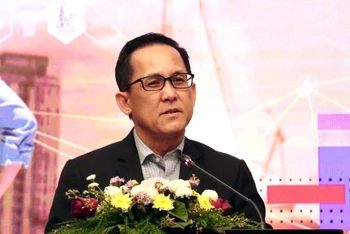 Thứ trưởng Bộ Công nghệ và Truyền thông Lào phát biểu tại hội thảo. (Ảnh: Sengchan/KTS)