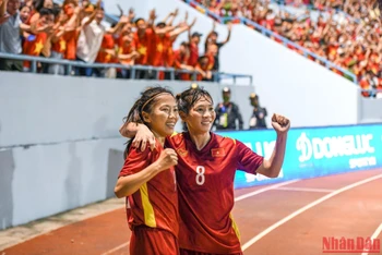 Đội tuyển nữ Việt Nam thắng 1-0 trước đội tuyển nữ Thái Lan để giành Huy chương Vàng SEA Games 31. (Ảnh: THÀNH ĐẠT)