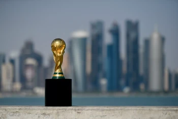Chiếc cúp vàng World Cup mà các đội quyết tâm giành lấy.