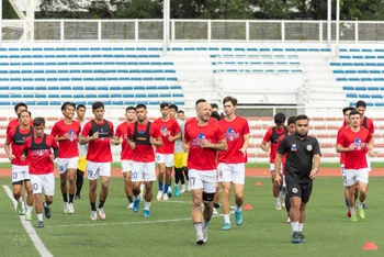 Đội tuyển Philippines tích cực tập luyện trước khi di chuyển sang Việt Nam đá giao hữu. (Ảnh: VFF)