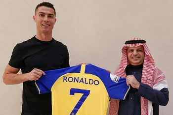 Ronaldo tìm bến đỗ mới tại bóng đá châu Á. (Ảnh: Al Nassr)