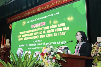 Giám đốc Học viện Nông nghiệp Việt Nam Nguyễn Thị Lan phát biểu khai mạc hội nghị. 
