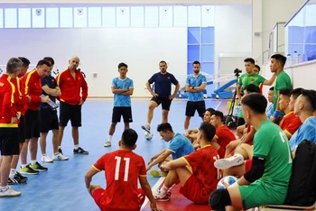 Tân huấn luyện viên trưởng Giustozzi lên kế hoạch làm mới đội tuyển futsal Việt Nam. (Ảnh: VFF)