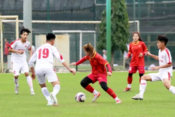 Các cầu thủ nam của U15 Viettel là bài thử chất lượng đối với các nữ tuyển thủ U20 Việt Nam. (Ảnh: VFF)