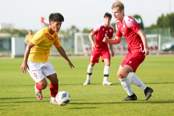 U20 Việt Nam bỏ lỡ nhiều cơ hội và để thua 0-1 trước Dubai City FC. (Ảnh: VFF)
