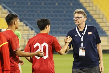 HLV Troussier hài lòng vì những gì U23 Việt Nam thể hiện ở U23 Cup Doha. (Ảnh: VFF)