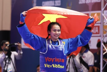 Lê Thị Hiền mang Huy chương Vàng về cho Đoàn Thể thao Việt Nam trong ngày 6/5. (Ảnh: TTXVN)