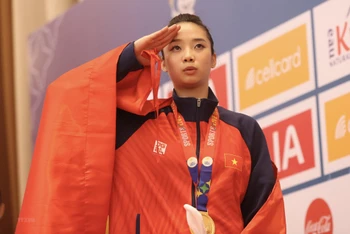 Trong ngày thi đấu 11/5, đội tuyển Wushu đã "mở hàng" bằng Huy chương Vàng của "Hoa khôi" Dương Thúy Vi. (Ảnh: TTXVN)
