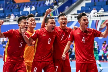 Đội tuyển futsal Việt Nam với 16 cầu thủ được lựa chọn lên đường sang Nam Mỹ tập huấn. (Ảnh: VFF)