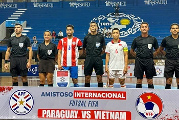 Đội tuyển futsal Việt Nam và Paraguay có trận giao hữu thứ hai. (Ảnh: VFF)