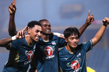 Lịch thi đấu vòng 13 V-League: Quang Hải là tâm điểm