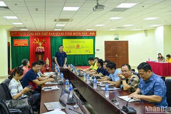 Gặp gỡ báo chí tại Nhà thi đấu đa năng tỉnh Quảng Ninh. (Ảnh: DUY LINH)