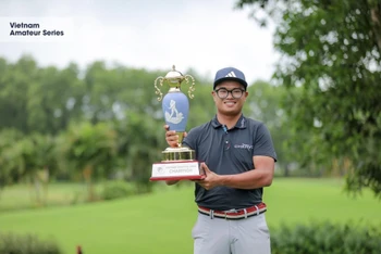 Tay golf sinh năm 2003 vô địch Giải vô địch golf nghiệp dư Việt Nam mở rộng năm 2023. (Ảnh: VAS)