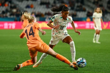 Đội tuyển nữ Bồ Đào Nha thất thủ trước "Cơn lốc màu da cam". (Ảnh: Reuters)