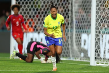 Ary lập hat-trick vào lưới đội tuyển nữ Panama.(Ảnh: Getty)