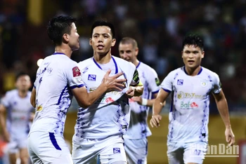 [Ảnh] Văn Quyết lập công, Hà Nội giữ ngôi đầu bảng V-League 2023