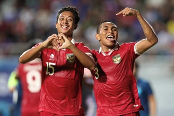 Các cầu thủ U23 Indonesia ăn mừng chiến thắng thuyết phục trước chủ nhà U23 Thái Lan. (Ảnh: WS)