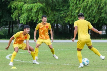 Các cầu thủ U23 Việt Nam trên sân tập chiều 25/8. (Ảnh: VFF)