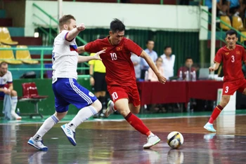 Đội tuyển futsal Việt Nam có màn trình diễn ấn tượng khi gỡ hòa 3 bàn thua. (Ảnh: VFF)