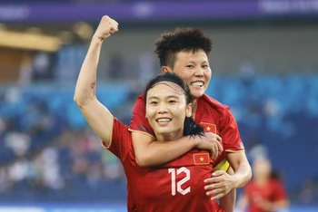 Hải Yến ghi bàn mở tỷ số cho đội tuyển nữ Việt Nam ngay phút thứ 5. (Ảnh: HL)