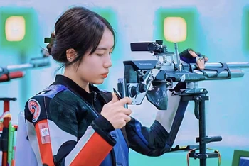 Nữ xạ thủ Lê Thị Mộng Tuyền tại Giải vô địch bắn súng châu Á 2024. 