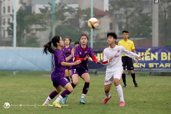 Các cầu thủ U20 nữ Việt Nam đấu tập cùng U15 Viettel. (Ảnh: VFF)