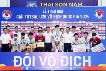 Thái Sơn Bắc lần đầu tiên vô địch giải futsal U20 Quốc gia. (Ảnh: VFF)