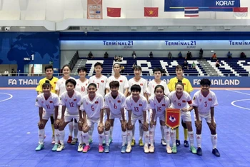 Các tuyển thủ futsal nữ Việt Nam thi đấu tại giải giao hữu NSDF Women’s Futsal Championship 2024. (Ảnh: VFF)