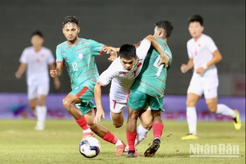 [Ảnh] Minh Tiến lập cú đúp, U20 Việt Nam thắng 4-1 U20 Bangladesh