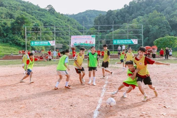 Dự án “Bóng đá Cộng đồng tại Việt Nam” đã tạo ra sân chơi lành mạnh và bổ ích cho các trẻ em ở các vùng miền của đất nước.