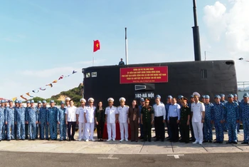 Phó Chủ tịch nước Võ Thị Ánh Xuân thăm Lữ đoàn 189, Quân chủng Hải quân. (Ảnh: CTV HQ) 