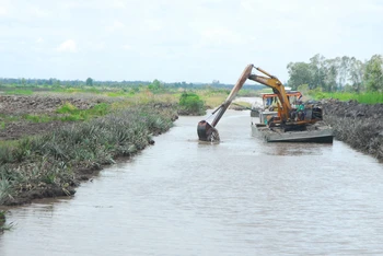 Thủy lợi là một trong những yếu tố quyết định đến thắng lợi trong khai hóa vùng Đồng Tháp Mười.