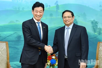 Thủ tướng Phạm Minh Chính đón Bộ trưởng Bộ Kinh tế, Thương mại và Công nghiệp Nhật Bản Nishimura Yasutoshi.