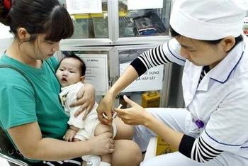 Hà Nội tiêm bổ sung vaccine sởi-rubella cho trẻ dưới 5 tuổi. (Ảnh: Dương Ngọc/TTXVN)