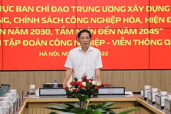 Đồng chí Trần Tuấn Anh phát biểu tại buổi làm việc.