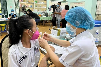Tiêm vaccine phòng Covid-19 cho trẻ em từ 5 đến dưới 12 tuổi tại quận 5, Thành phố Hồ Chí Minh.