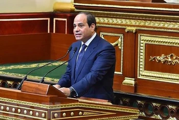 Tổng thống Ai Cập Abdel Fattah al-Sisi phát biểu tại phiên họp Quốc hội Ai Cập tại thủ đô Cairo. (Ảnh: AFP/TTXVN)