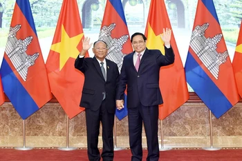 [Ảnh] Thủ tướng Phạm Minh Chính tiếp Chủ tịch Quốc hội Vương quốc Campuchia Samdech Heng Samrin