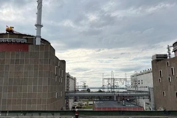 Quang cảnh nhà máy điện hạt nhân Zaporizhzhia ở Enerhodar, miền đông Ukraine. (Ảnh: AFP/TTXVN)