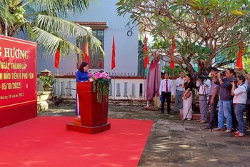  Phó Bí thư Thường trực Tỉnh ủy, Chủ tịch Hội đồng nhân dân tỉnh Phú Yên Cao Thị Hòa An đọc diễn văn tại lễ kỷ niệm.