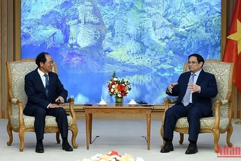 Thủ tướng Phạm Minh Chính tiếp Đại sứ Hàn Quốc tại Việt Nam Park Noh Wan. (Ảnh: TRẦN HẢI)