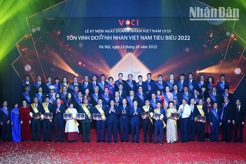 [Ảnh] Kỷ niệm Ngày Doanh nhân Việt Nam và tôn vinh Doanh nhân Việt Nam tiêu biểu 2022