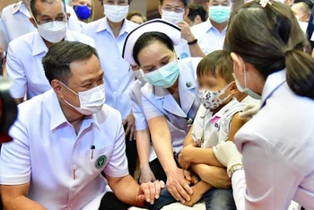 Những trẻ nhỏ đầu tiên được tiêm vaccine ngừa Covid-19 ở Thái Lan. (Ảnh: Bộ Y tế Thái Lan)