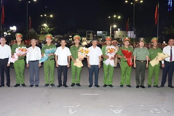 Lãnh đạo tỉnh Đồng Nai động viên đại diện các tổ công tác 161 tại lễ ra quân.
