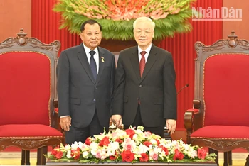 [Ảnh] Tổng Bí thư Nguyễn Phú Trọng tiếp Chủ tịch Thượng viện Vương quốc Campuchia Samdech Say Chhum