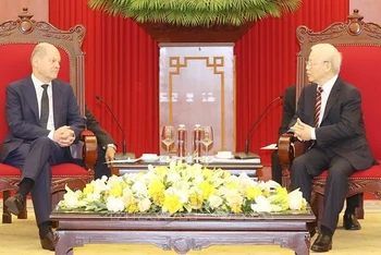 Tổng Bí thư Nguyễn Phú Trọng tiếp Thủ tướng Olaf Scholz thăm chính thức Việt Nam. (Ảnh: Trí Dũng/TTXVN)