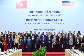 [Ảnh] Thủ tướng Phạm Minh Chính và Thủ tướng Olaf Scholz đồng chủ trì Hội nghị bàn tròn doanh nghiệp Việt Nam-Đức