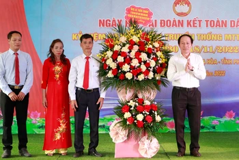 Đồng chí Lê Tiến Châu dự Ngày hội Đại đoàn kết dân tộc.