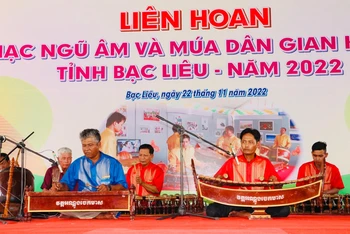 Một tiết mục biểu diễn nhạc Ngũ âm của đồng bào Khmer ở Bạc Liêu.